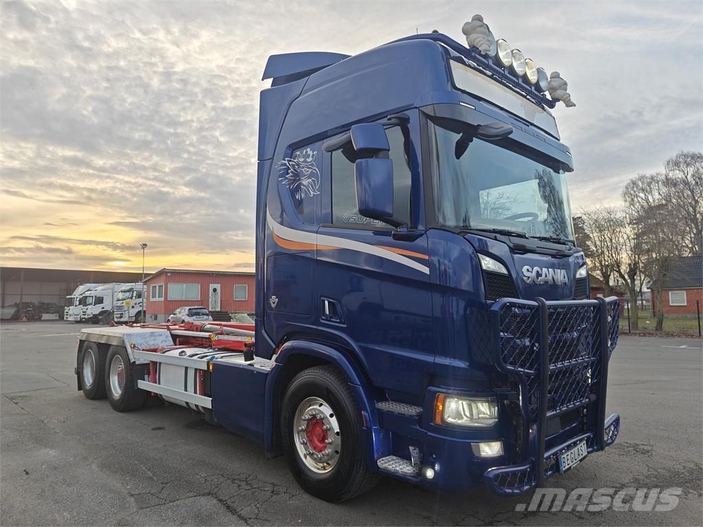 Scania R650 Rol kiper kamioni sa kukom za podizanje tereta