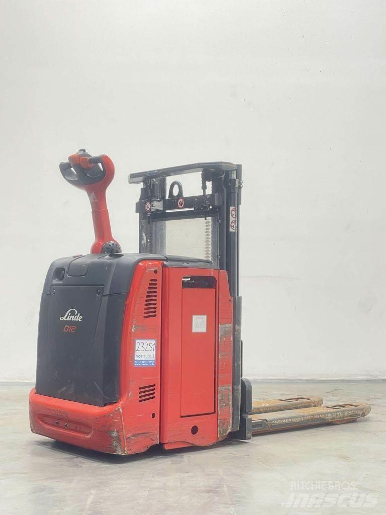 Linde D12-133 Ručni električni viljuškar