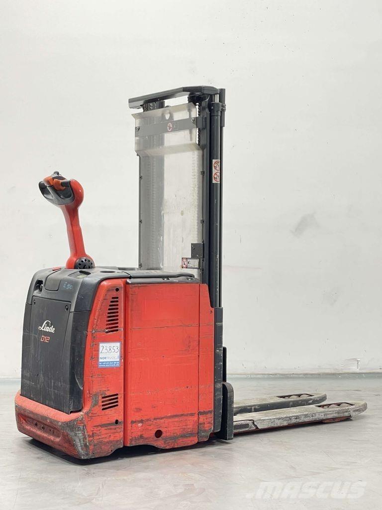 Linde D12-133 Ručni električni viljuškar