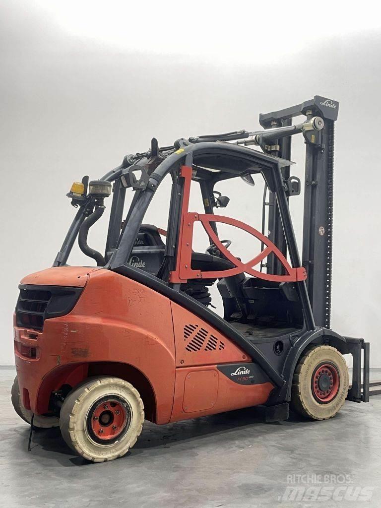 Linde H30D-02-393 Dizelski viljuškari