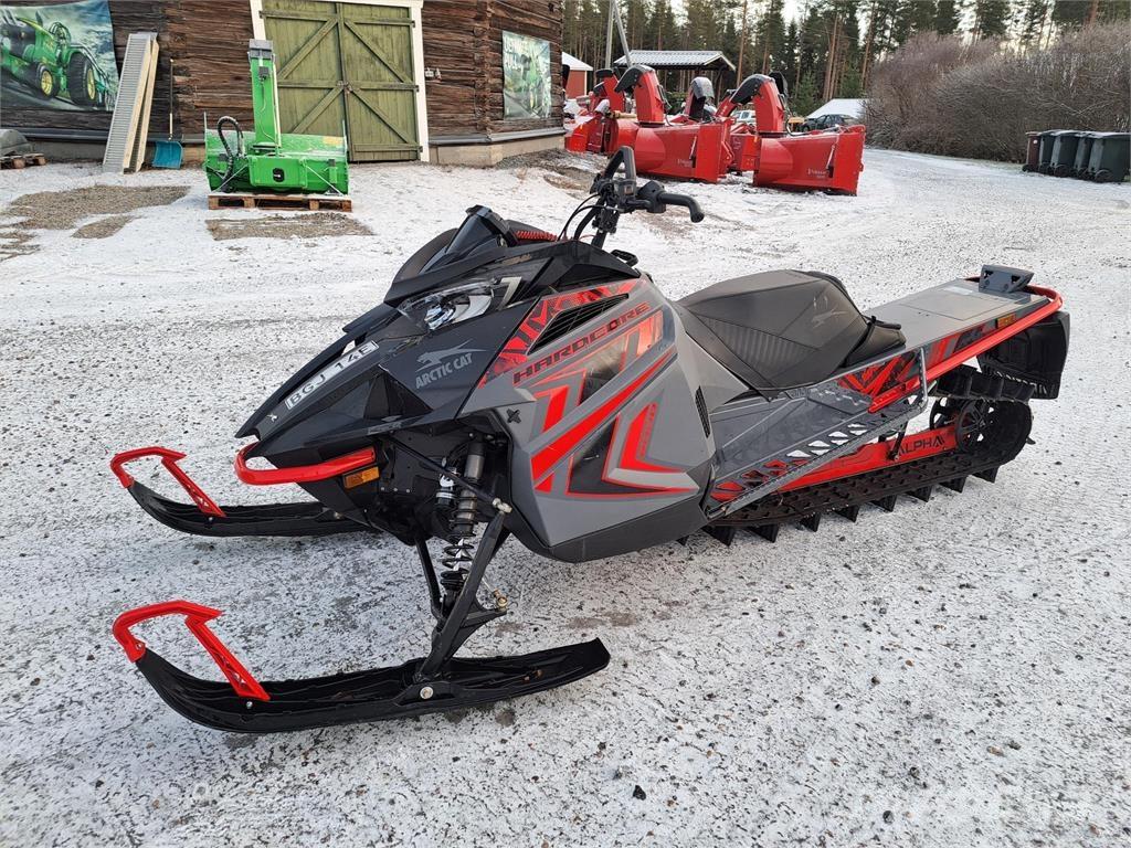 Arctic Cat M 8000 ALPHA Motorne sanke