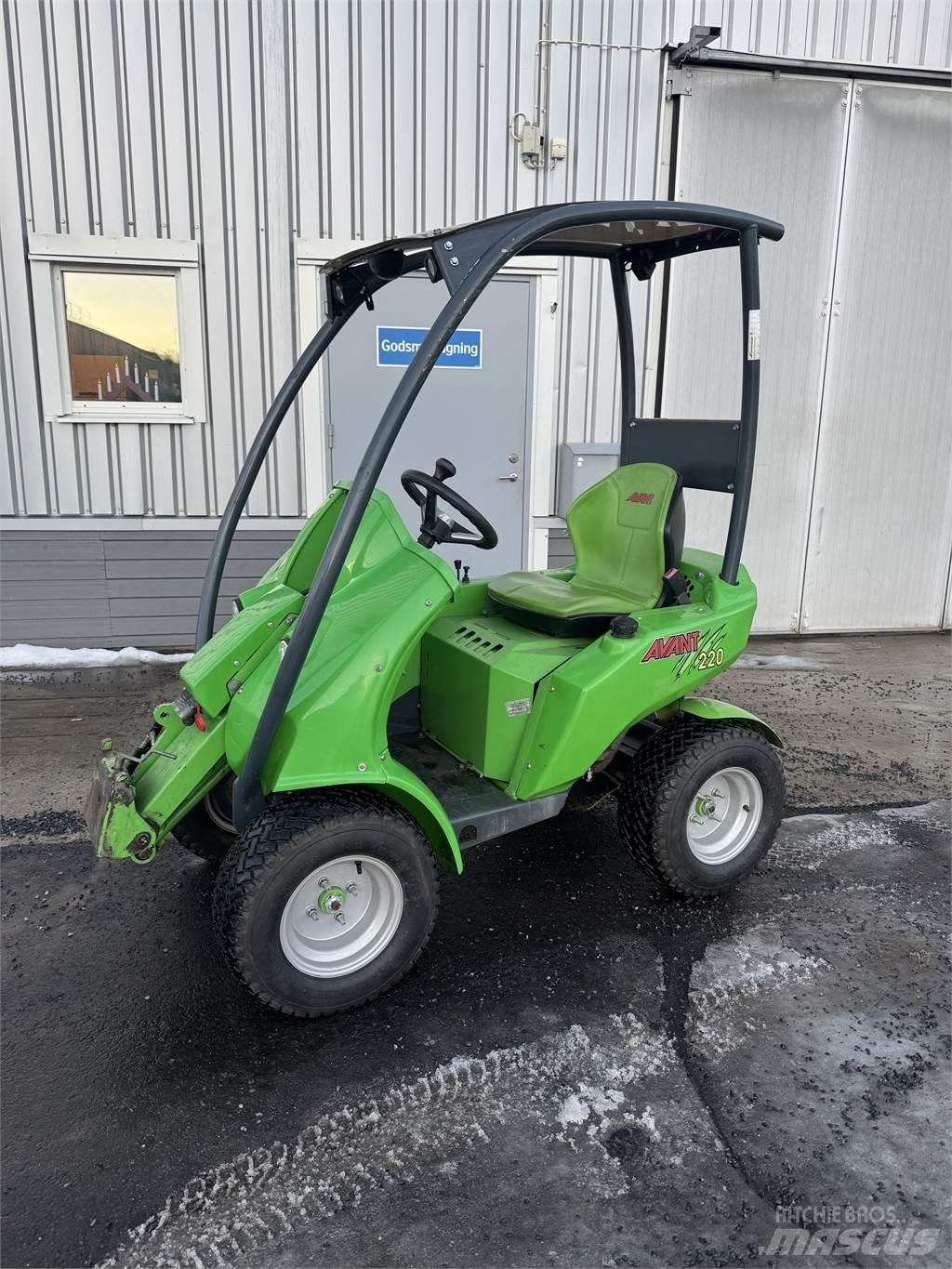 Avant 220 Skid steer mini utovarivači