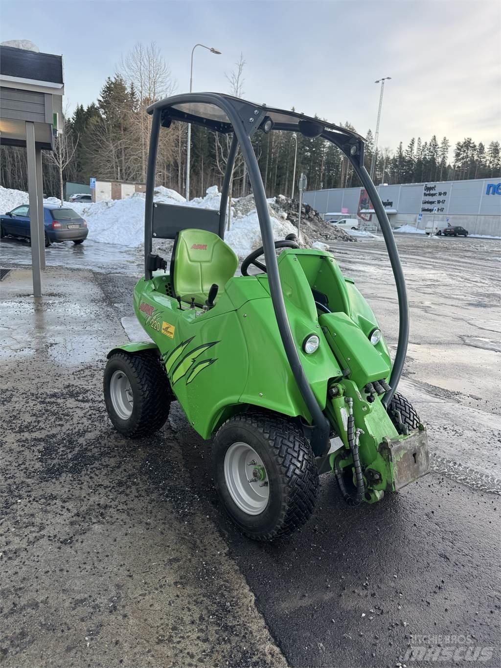 Avant 220 Skid steer mini utovarivači