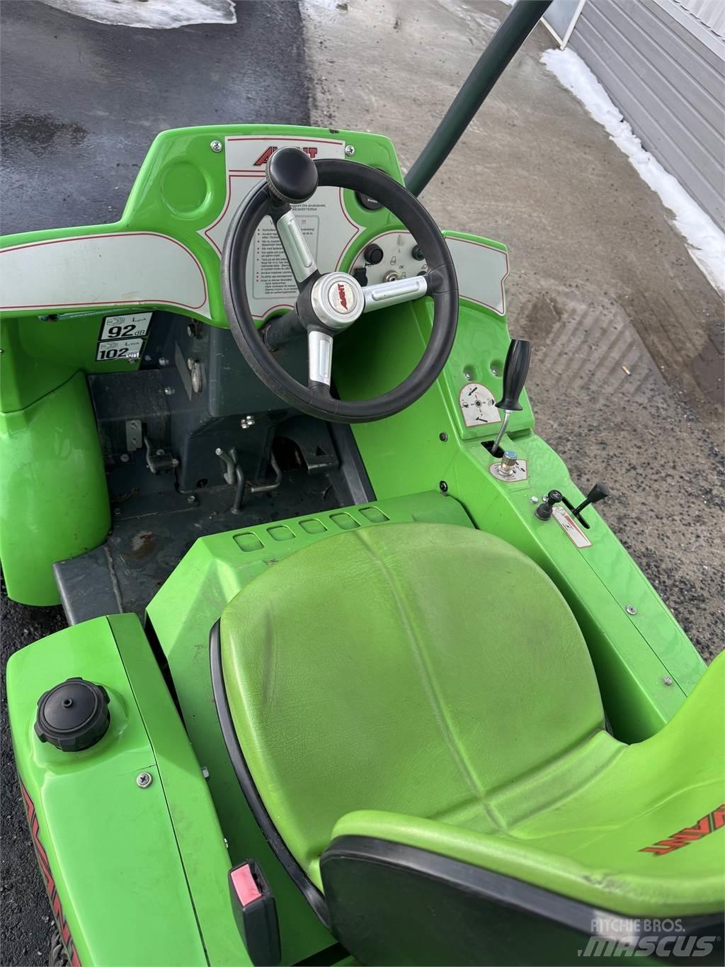 Avant 220 Skid steer mini utovarivači