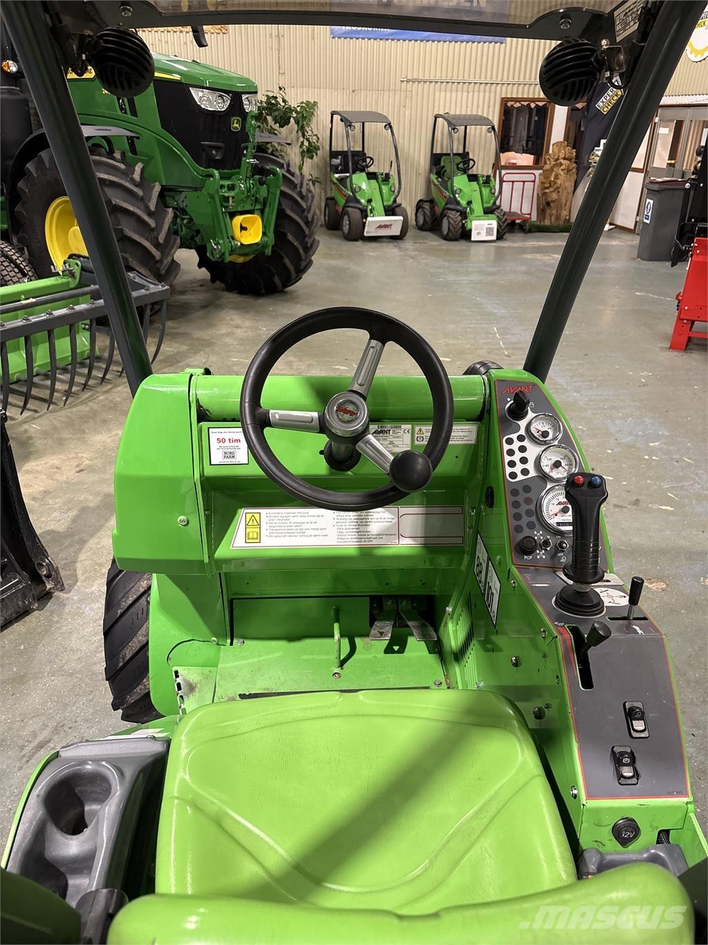 Avant 528 Skid steer mini utovarivači