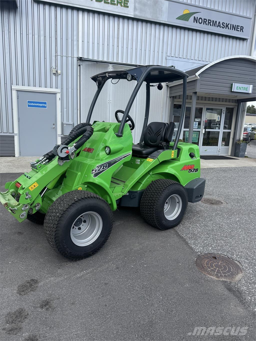 Avant 528 Endast 70h Skid steer mini utovarivači