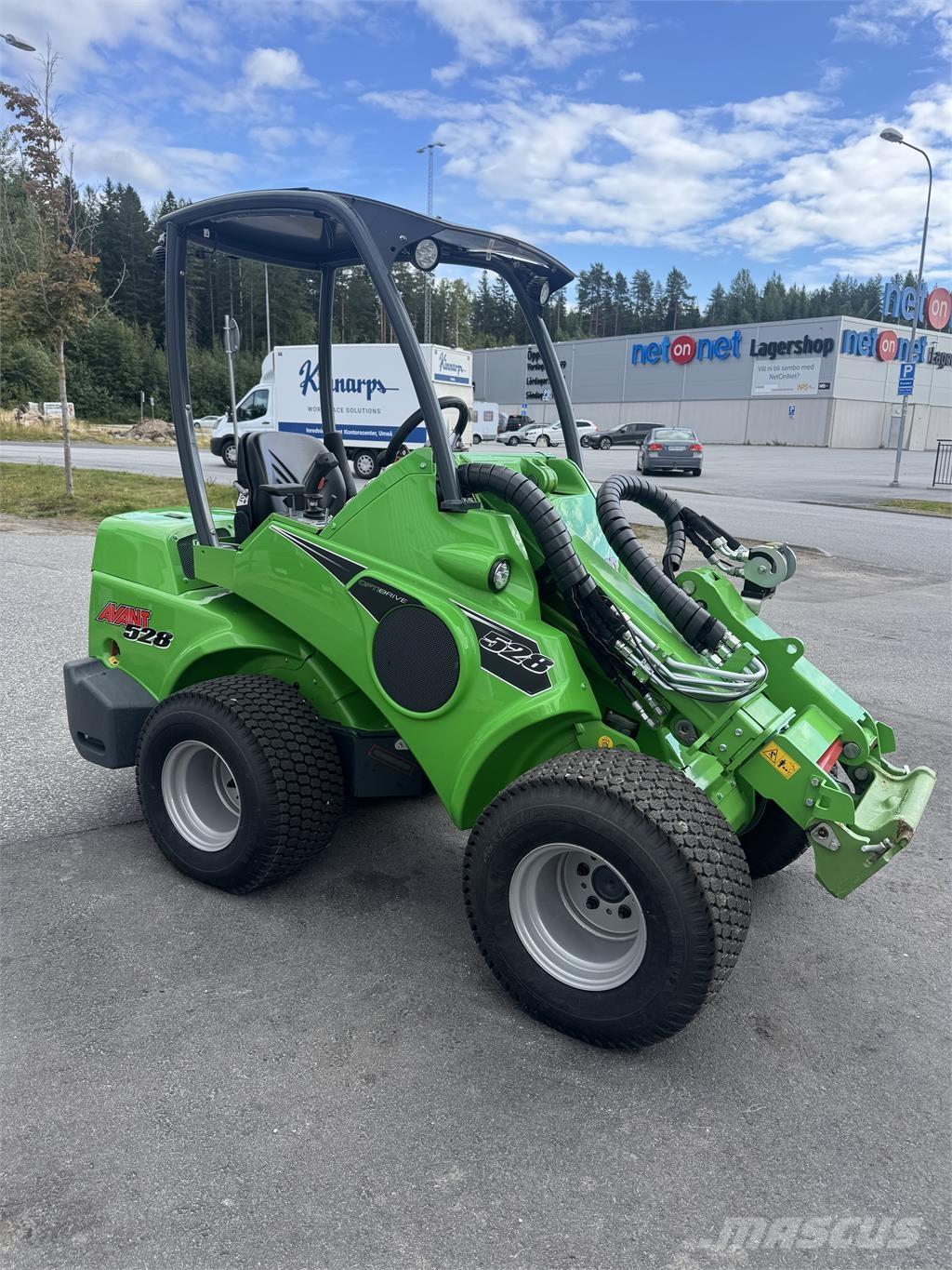 Avant 528 Endast 70h Skid steer mini utovarivači