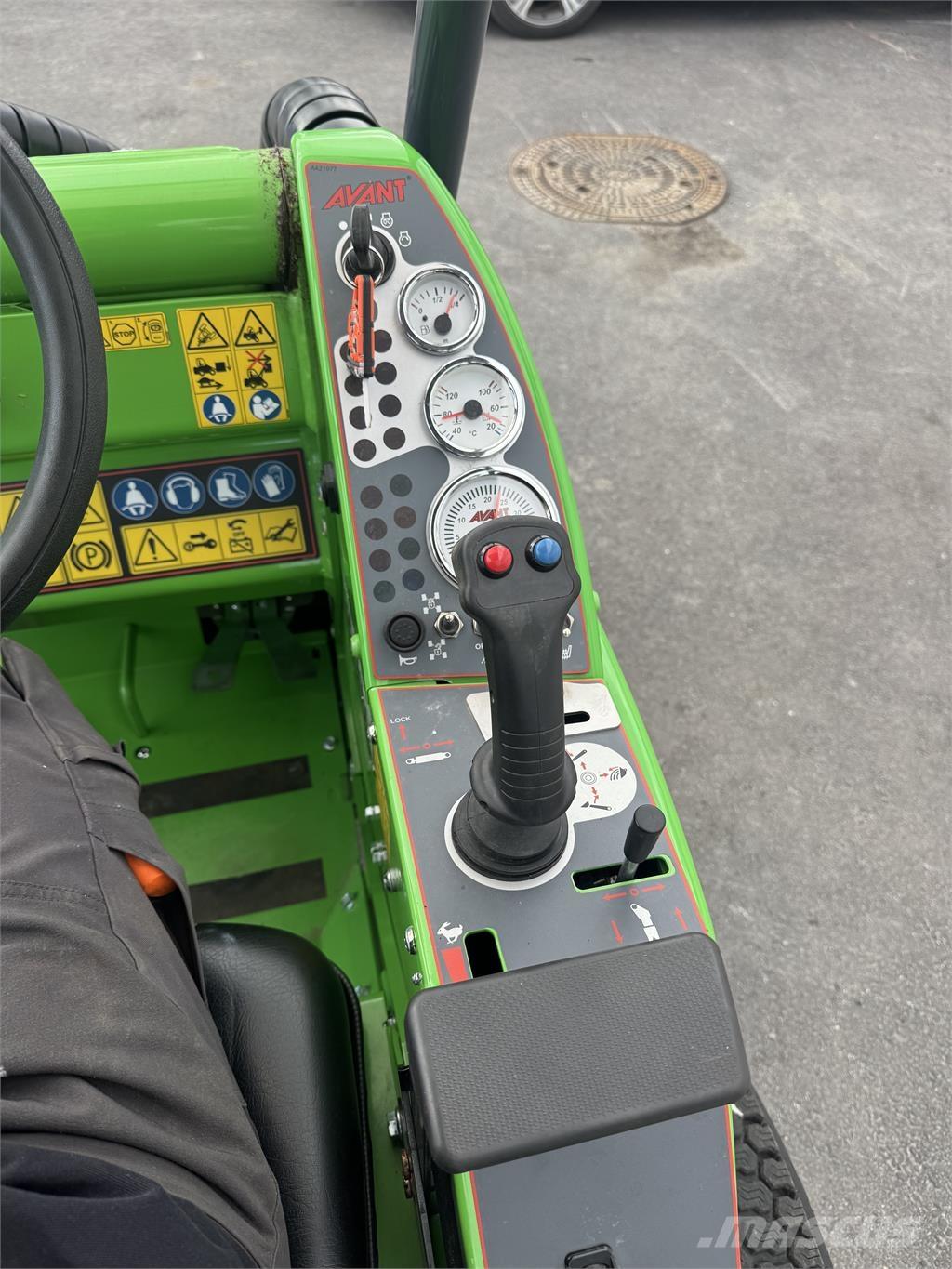 Avant 528 Endast 70h Skid steer mini utovarivači