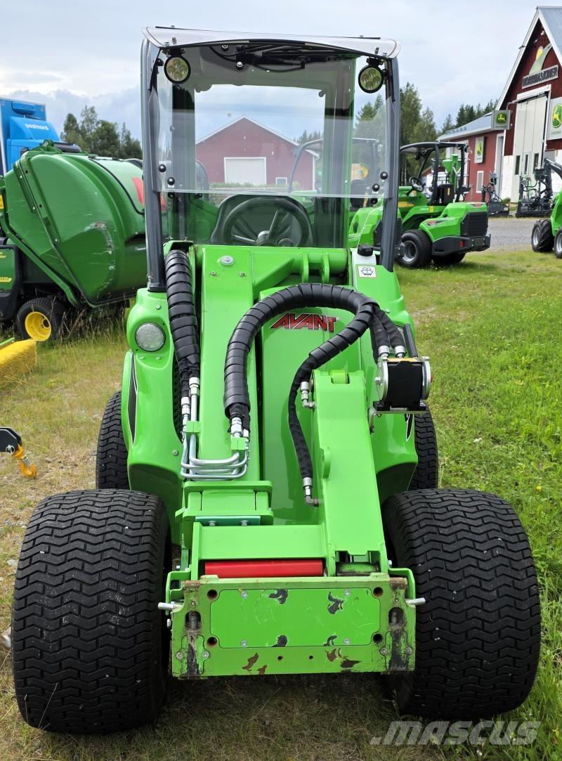 Avant 635i med L-hytt Skid steer mini utovarivači