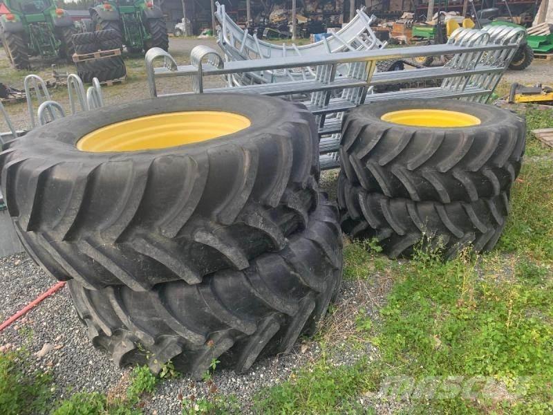 Firestone Däck på fälg Gume, točkovi i felne