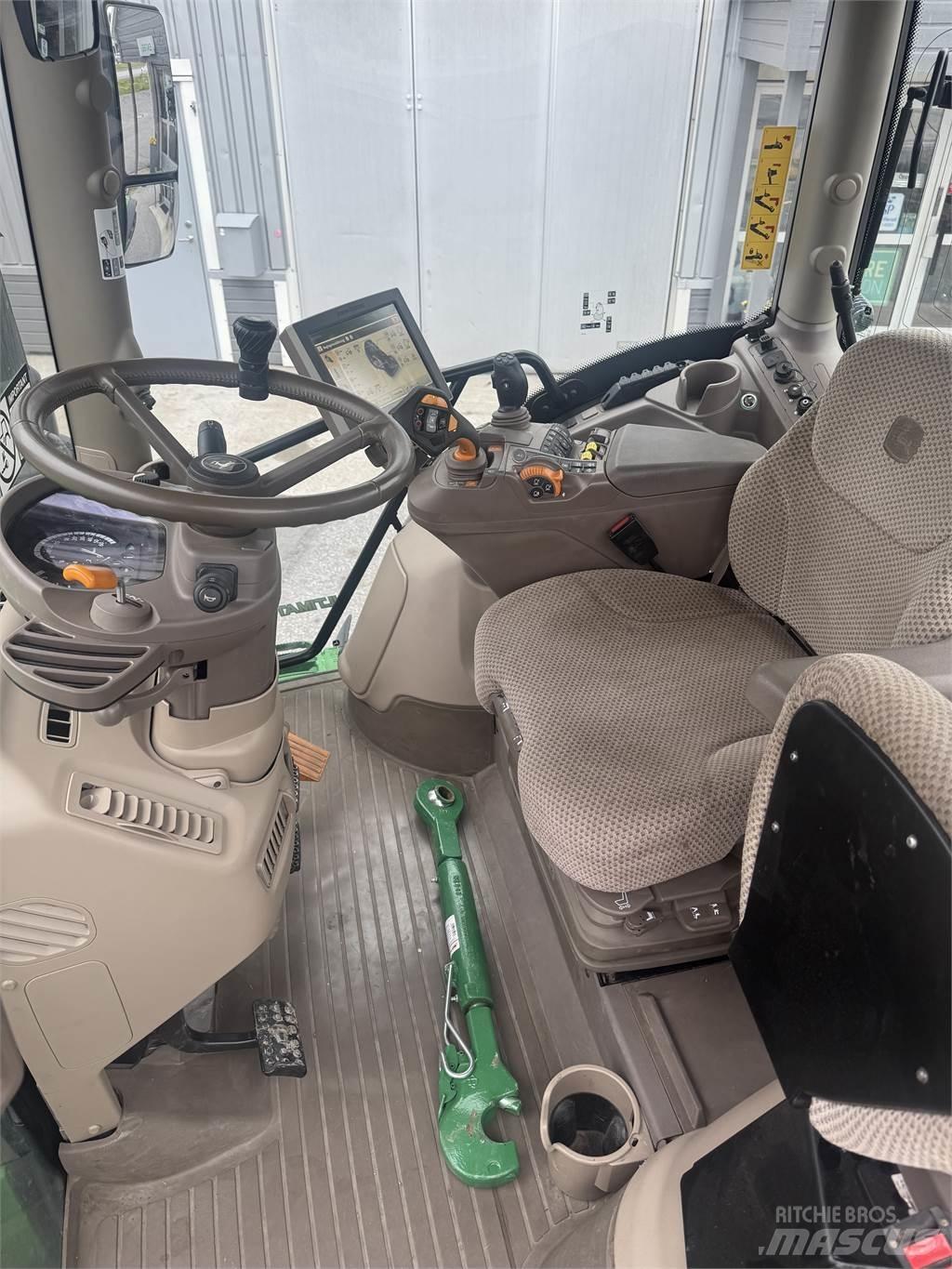 John Deere 6130R Traktori