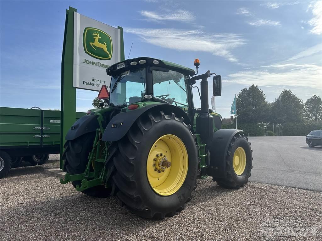 John Deere 6215R Traktori