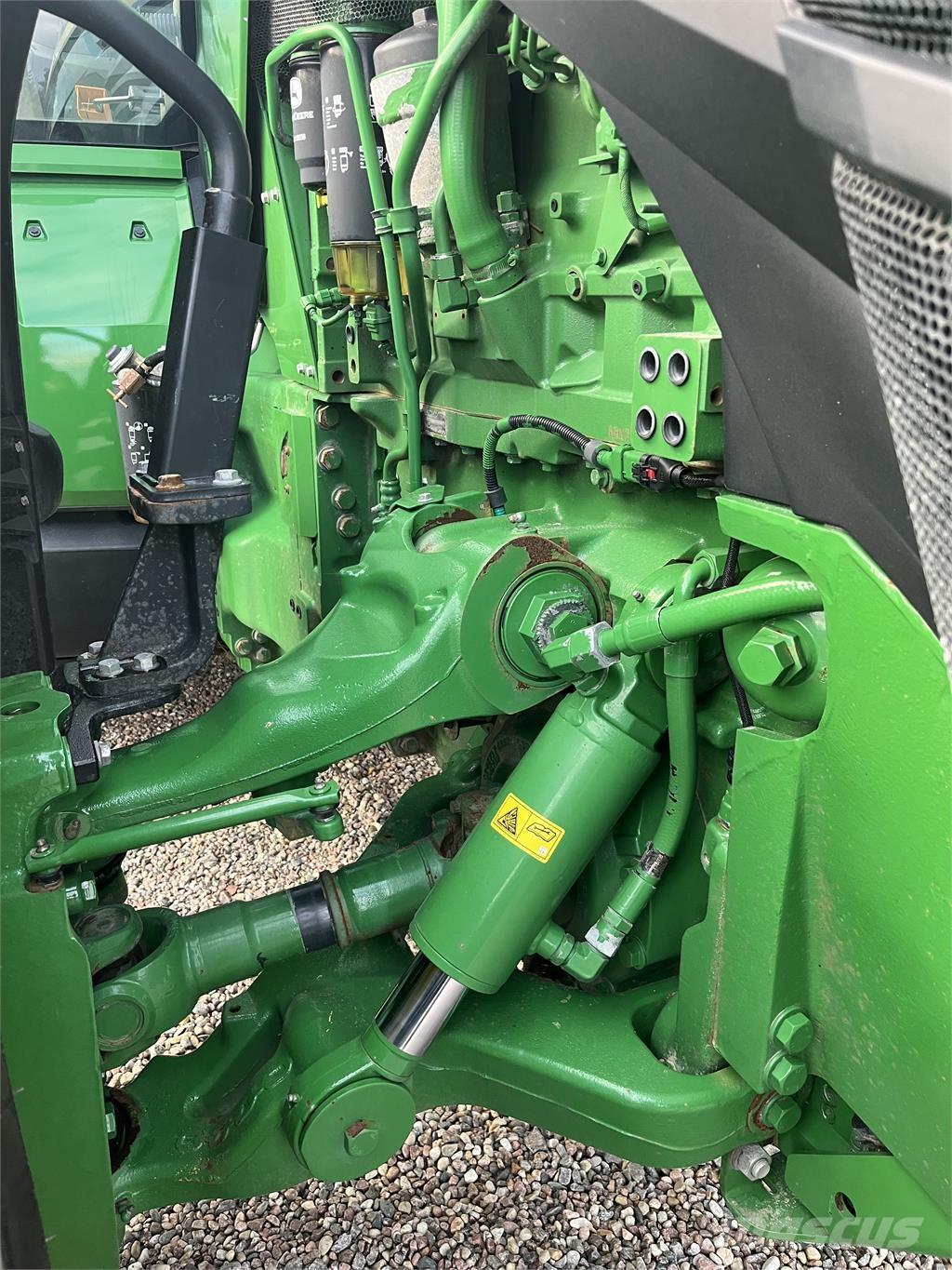 John Deere 8R 370 Traktori