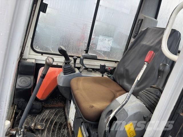 Kubota U35-3 a Bageri guseničari