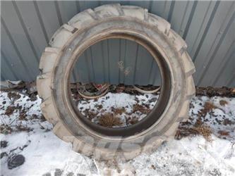 TRAKTORDÄCK 8,3-24 6PLY Gume, točkovi i felne
