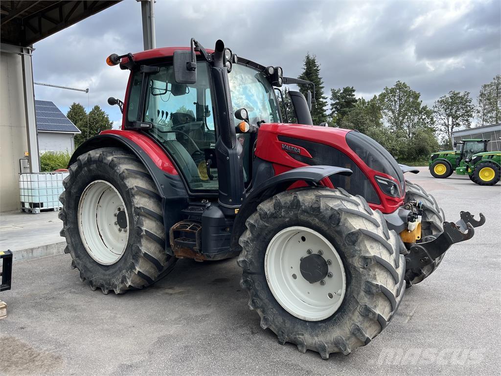 Valtra N174 Traktori
