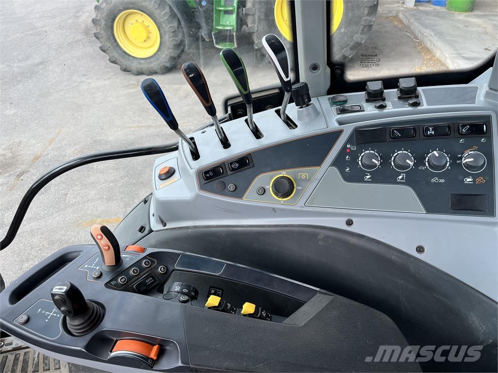 Valtra N174 Traktori