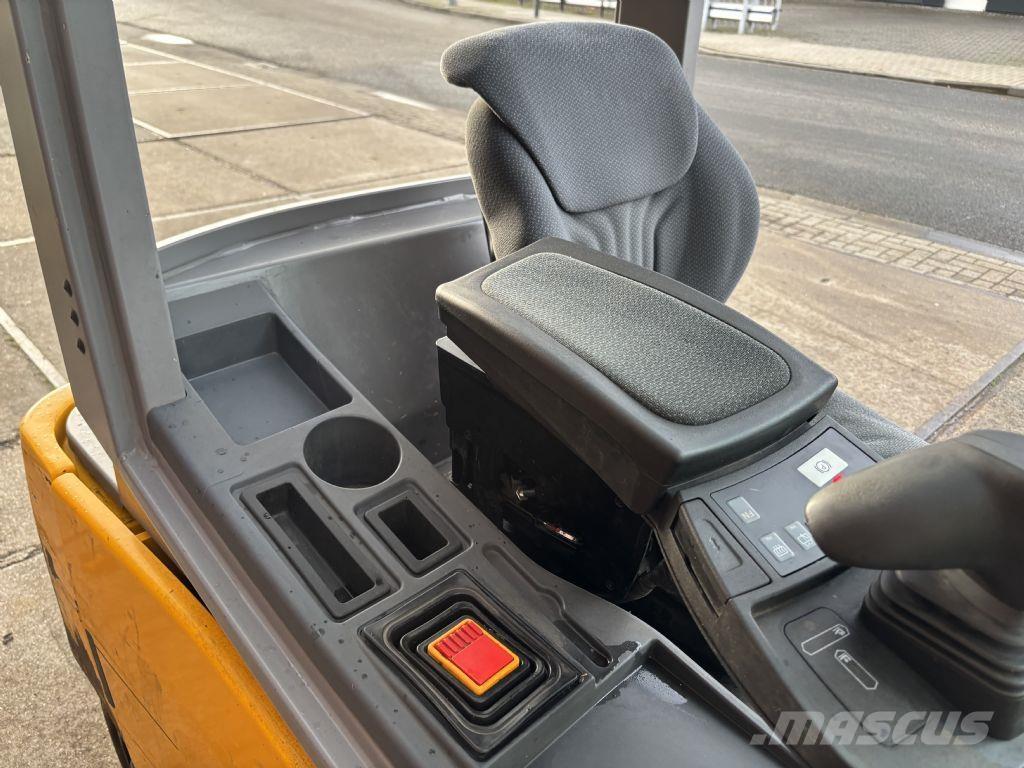 Jungheinrich EFG 320 Električni viljuškari