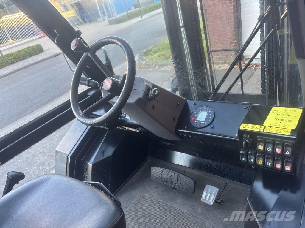 Manitou M30-4 Vanterenski viljuškar