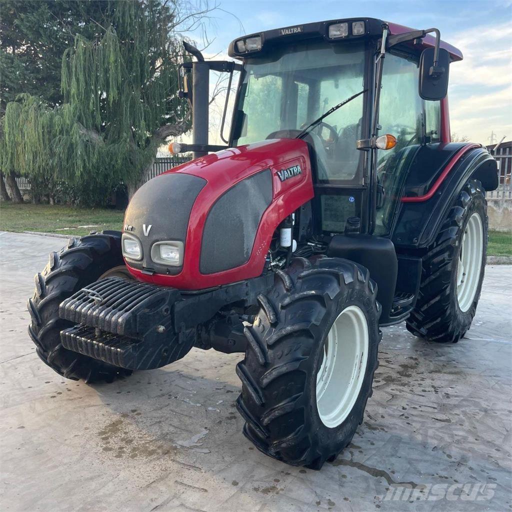 Valtra N92 Traktori