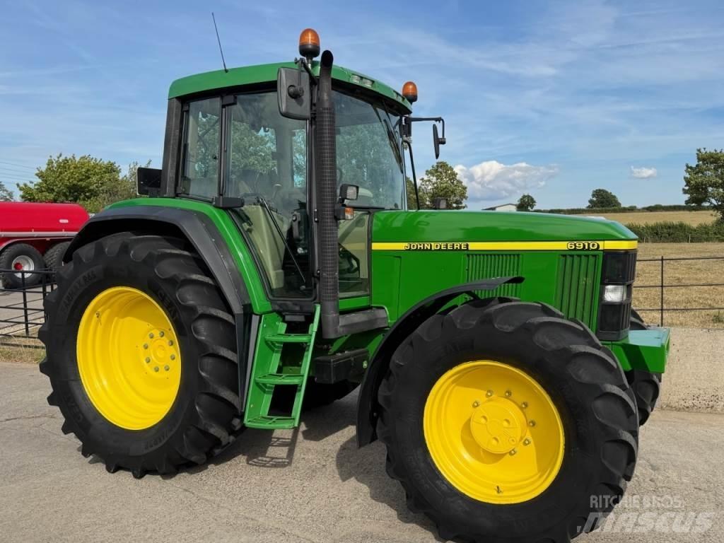 John Deere 6910 Traktori