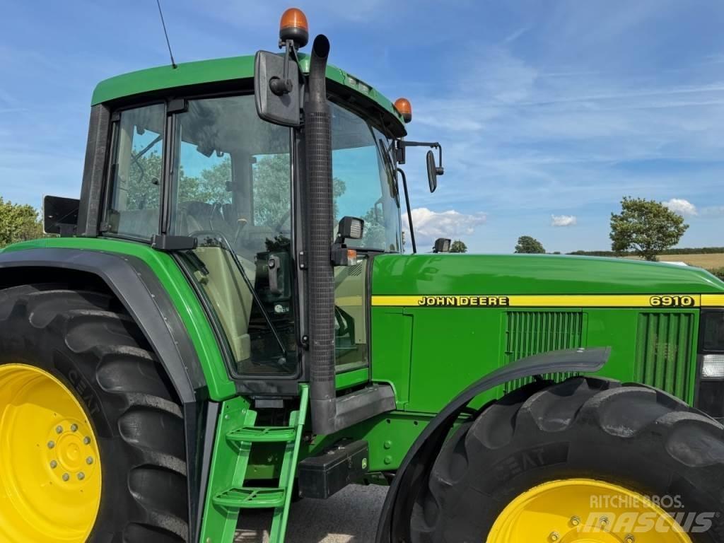 John Deere 6910 Traktori