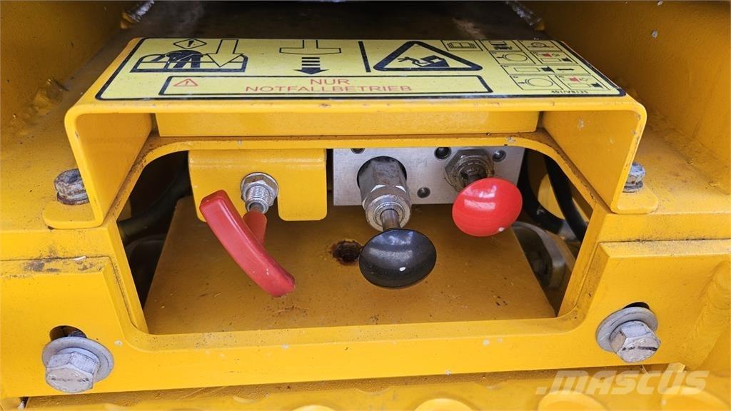 JCB S1930E Vučne prikolice se podiznom košarom