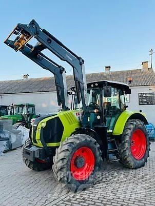CLAAS ARION 520 Traktori