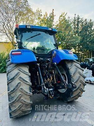 New Holland T7030 Traktori