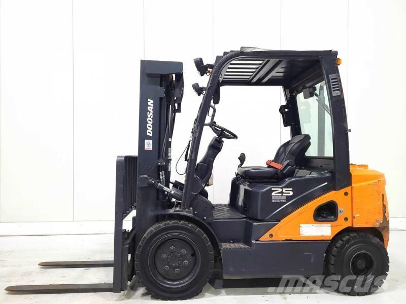 Doosan D25S-7 Dizelski viljuškari