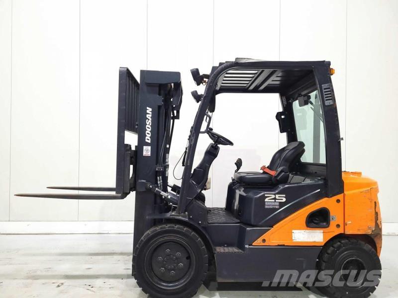 Doosan D25S-7 Dizelski viljuškari