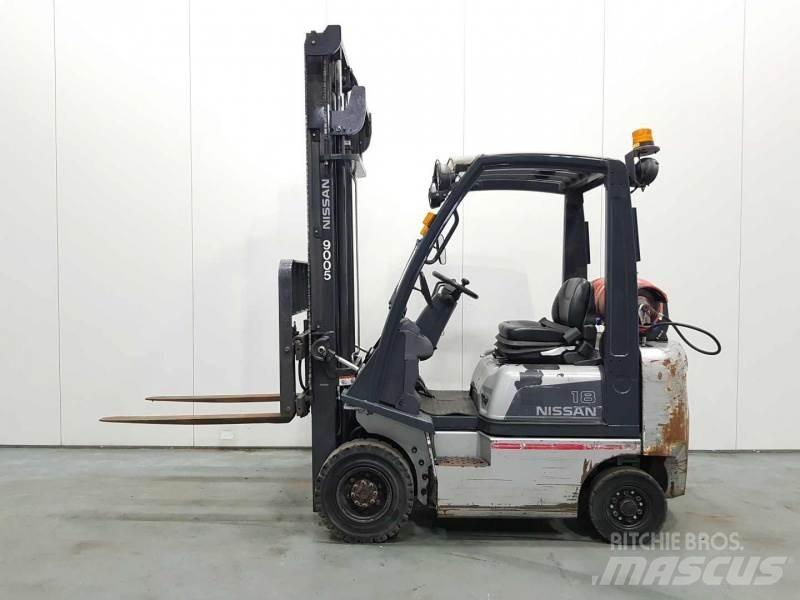 Nissan P1D1A18LQ Plinski viljuškari