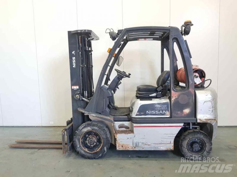 Nissan U1D272520 Plinski viljuškari