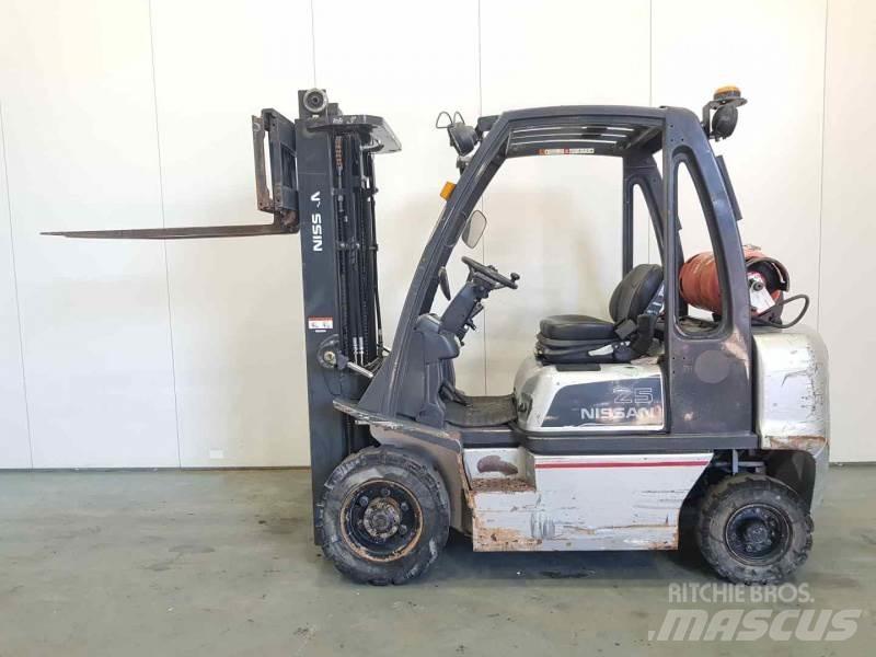 Nissan U1D272520 Plinski viljuškari
