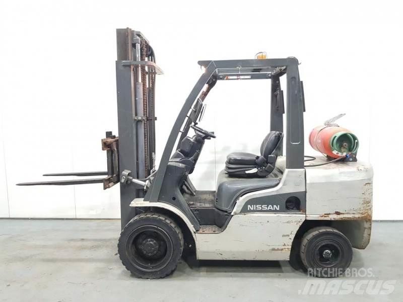 Nissan UG1F2A35DU Plinski viljuškari