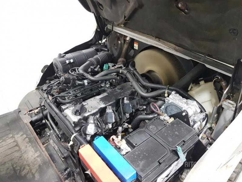 Nissan UG1F2A35DU Plinski viljuškari
