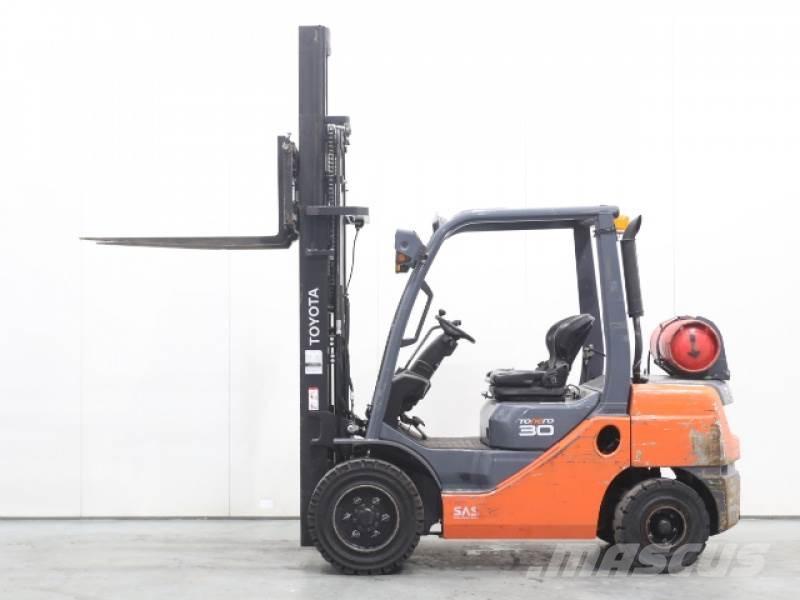 Toyota 02-8FGF30 Plinski viljuškari