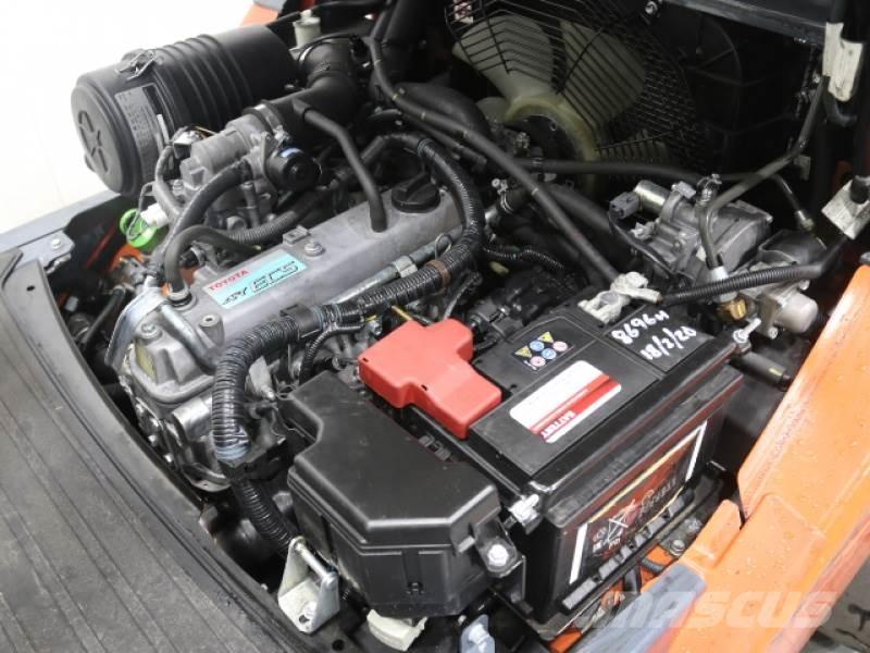 Toyota 02-8FGF30 Plinski viljuškari