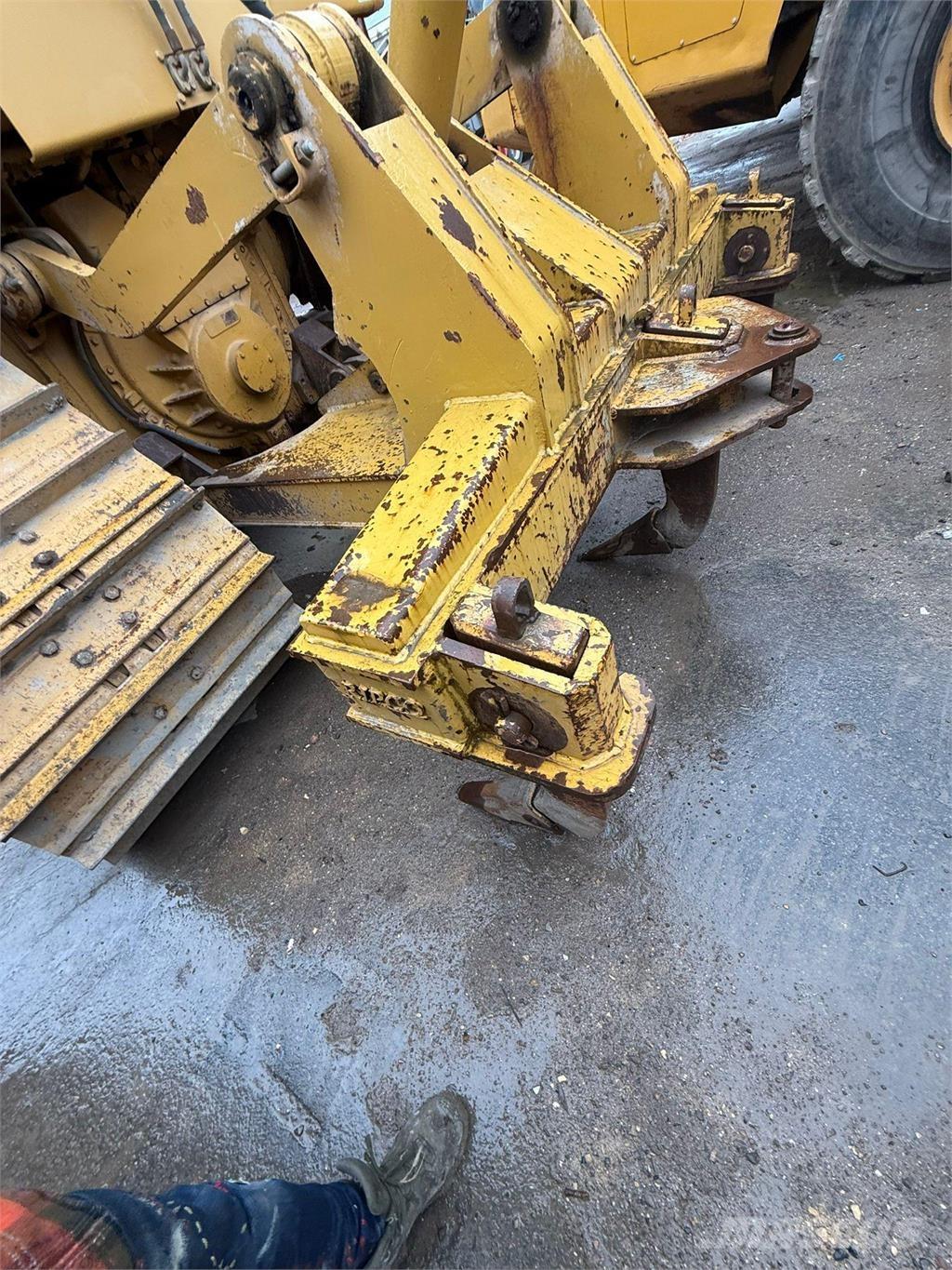 CAT D6T LGP Buldožeri guseničari