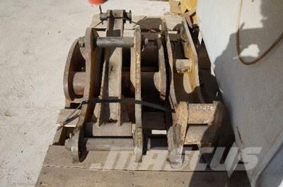 CAT 320C/DL Thumb Ostale komponente za građevinarstvo
