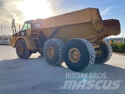 CAT 740B Zglobni damperi