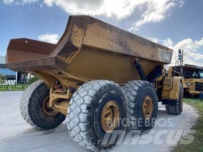 CAT 740B Zglobni damperi