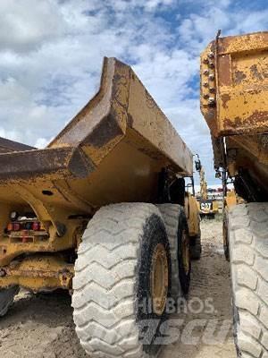 CAT 740B Zglobni damperi