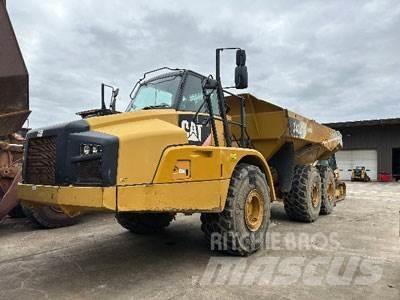 CAT 740B Zglobni damperi