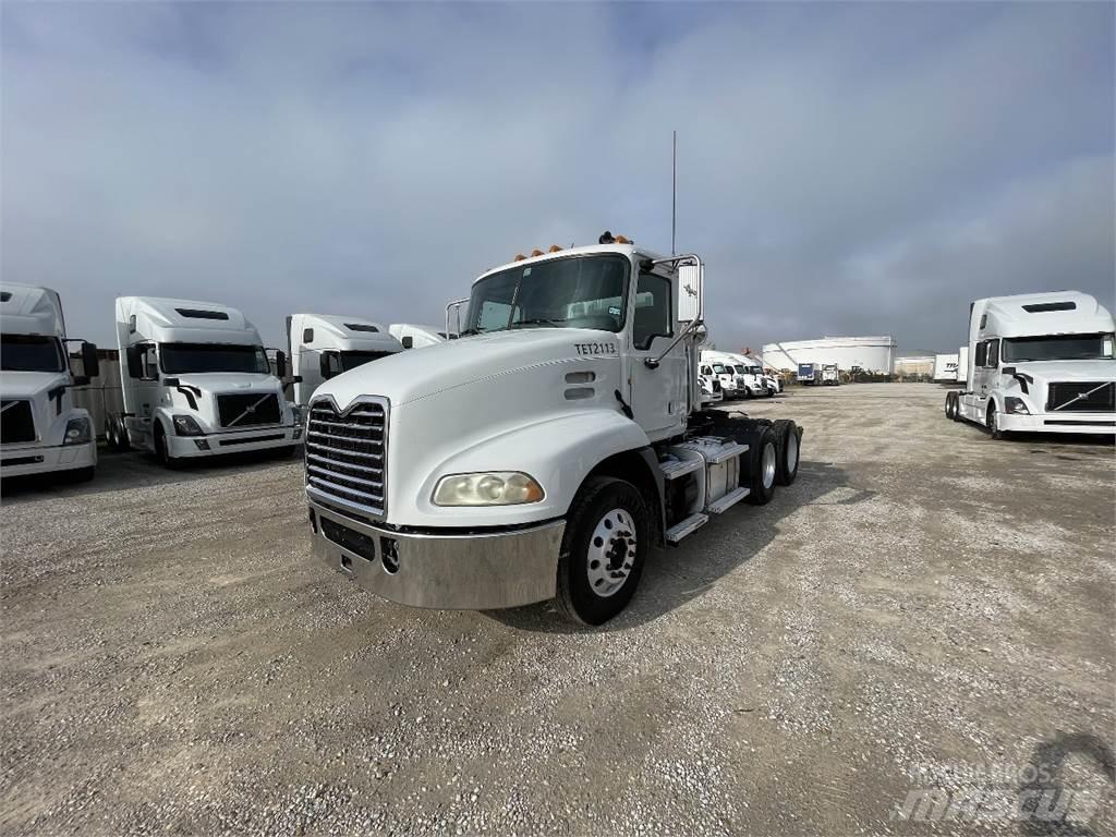 Mack CXU613 Tegljači