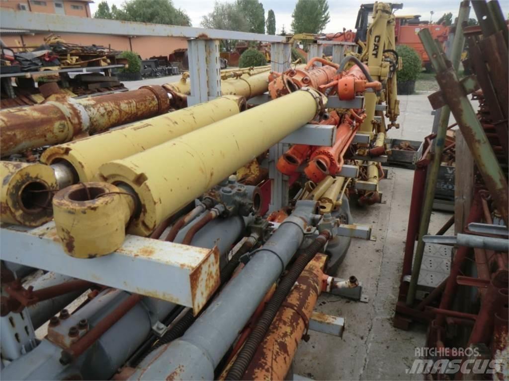 CAT 438C Ostalo za građevinarstvo
