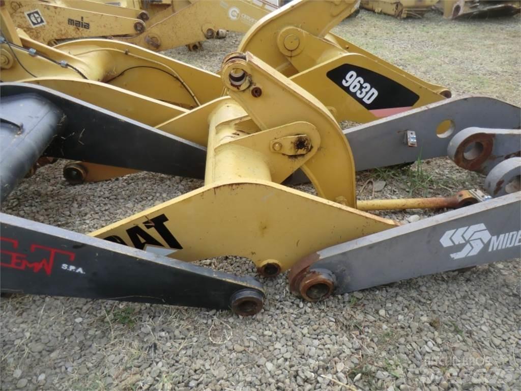 CAT 943 Šasija i vešenje