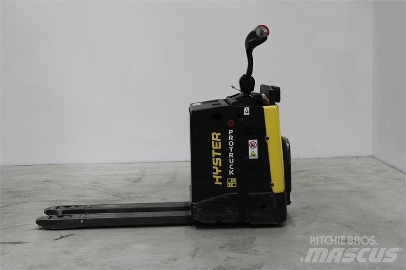 Hyster P2.0S Nisko podizni električni viljuškar sa stajalištom