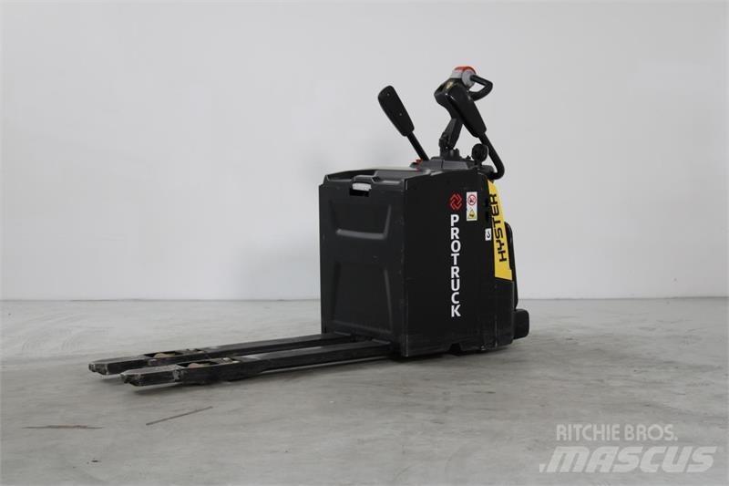Hyster P2.0S Nisko podizni električni viljuškar sa stajalištom