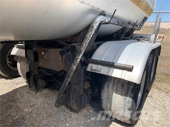 Etnyre STEEL 7,500 Poluprikolice cisterne